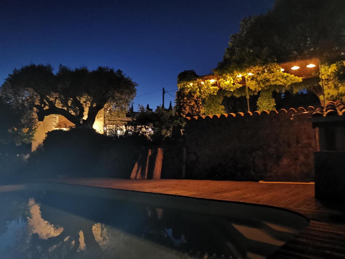 Le Nid Des Arts Bed and Breakfast Tourrettes Εξωτερικό φωτογραφία