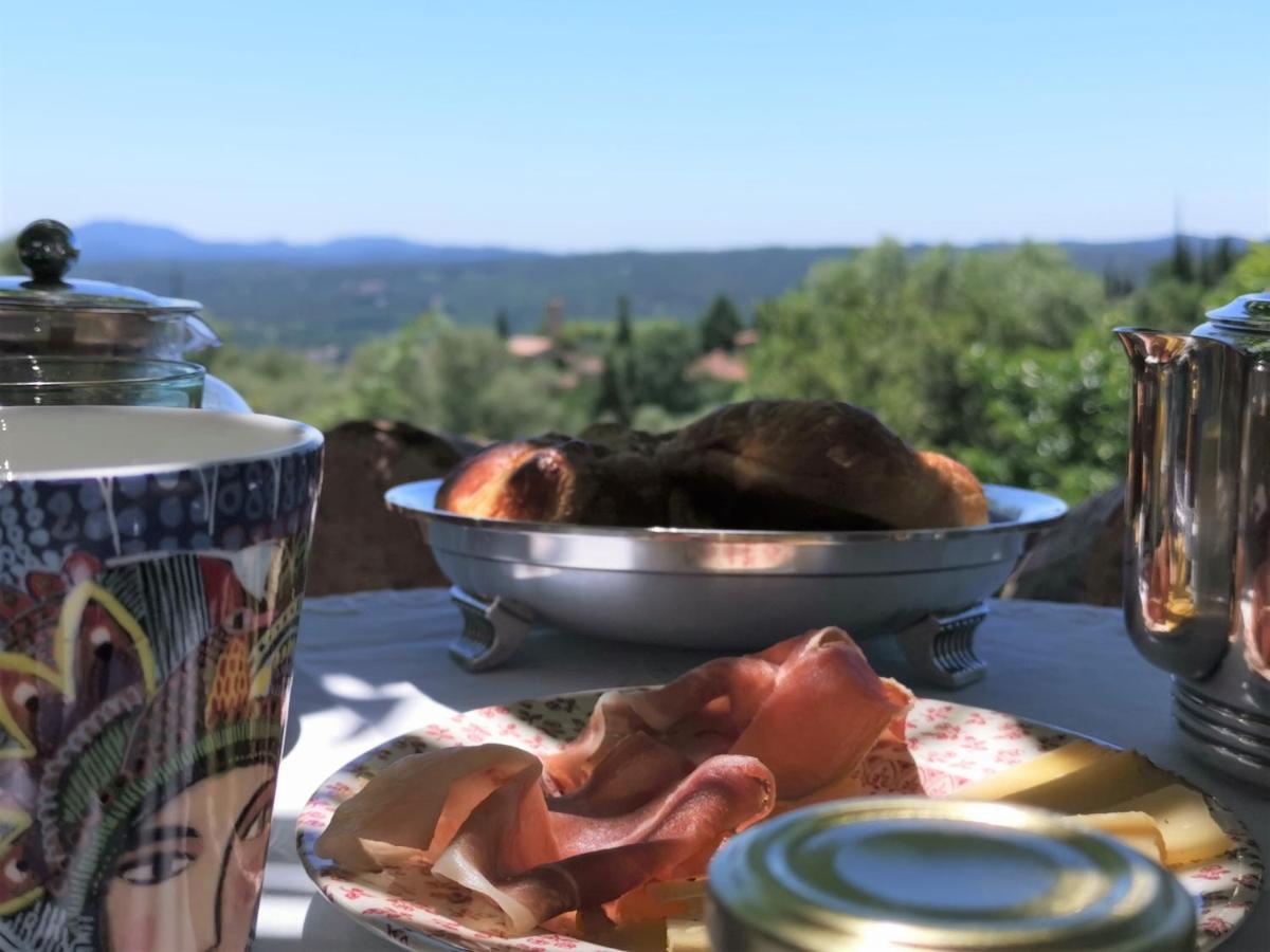 Le Nid Des Arts Bed and Breakfast Tourrettes Εξωτερικό φωτογραφία