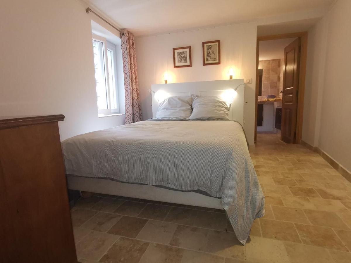 Le Nid Des Arts Bed and Breakfast Tourrettes Εξωτερικό φωτογραφία