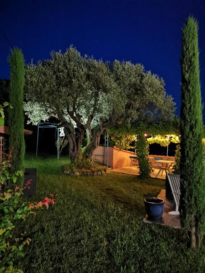 Le Nid Des Arts Bed and Breakfast Tourrettes Εξωτερικό φωτογραφία