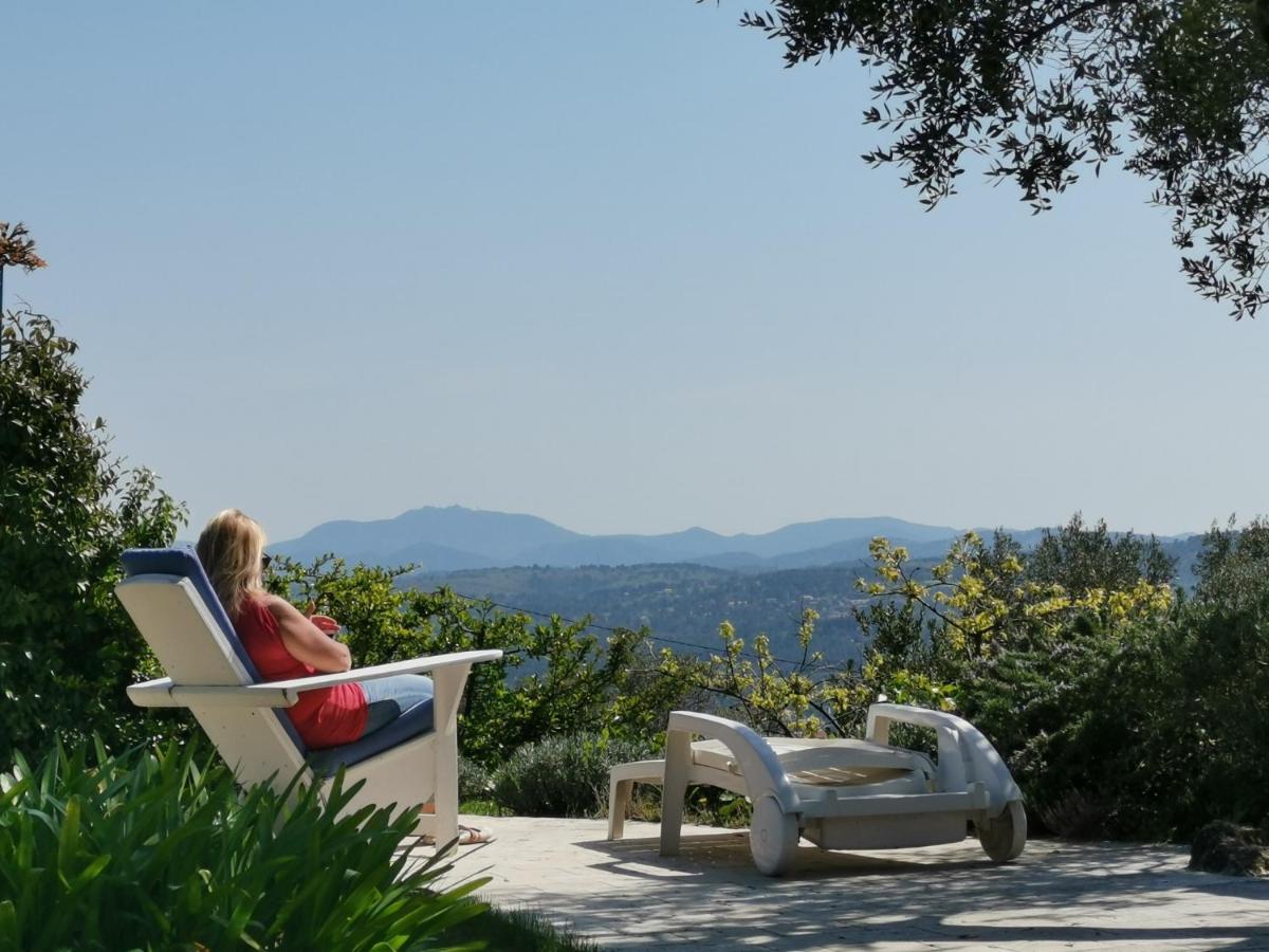 Le Nid Des Arts Bed and Breakfast Tourrettes Εξωτερικό φωτογραφία