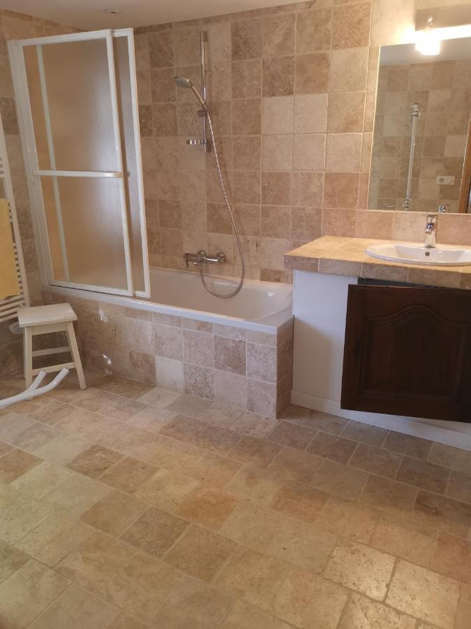 Le Nid Des Arts Bed and Breakfast Tourrettes Εξωτερικό φωτογραφία