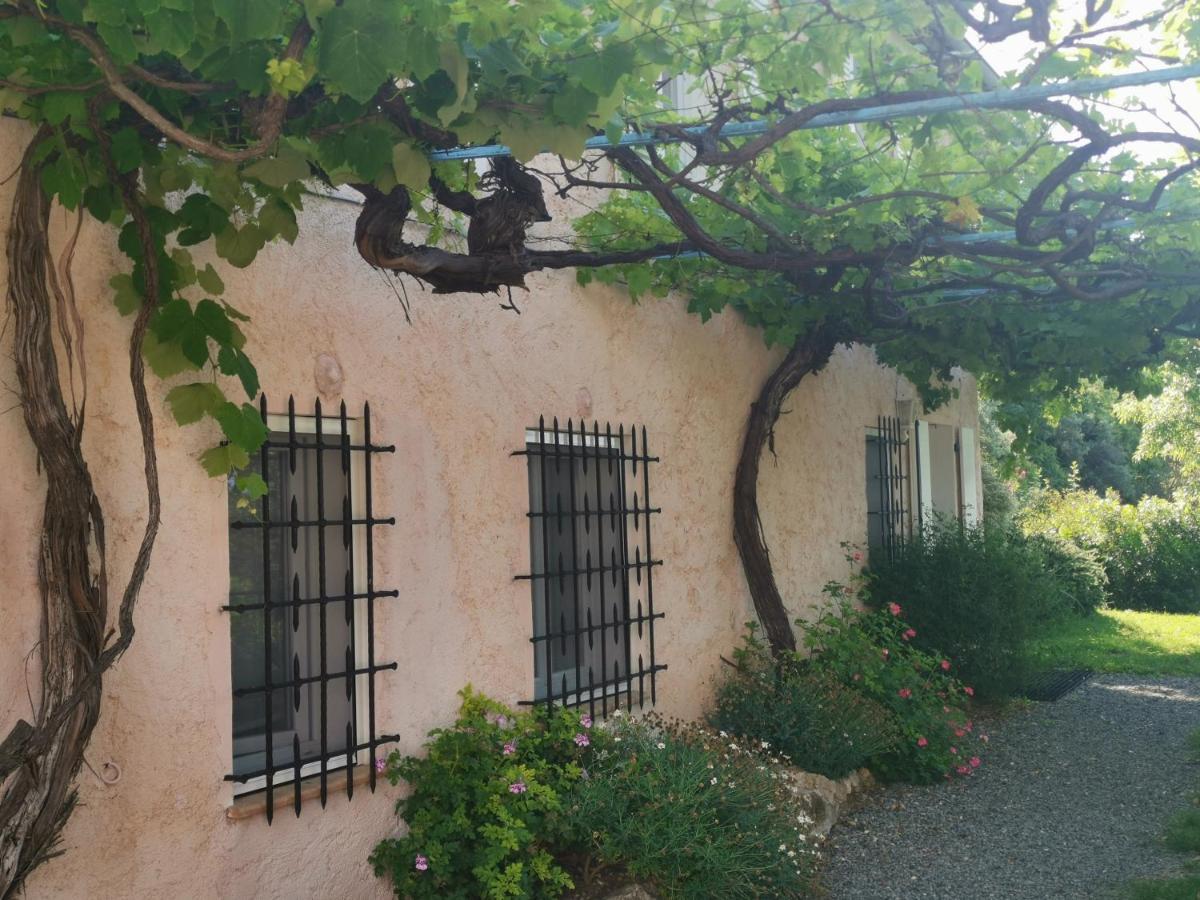 Le Nid Des Arts Bed and Breakfast Tourrettes Εξωτερικό φωτογραφία