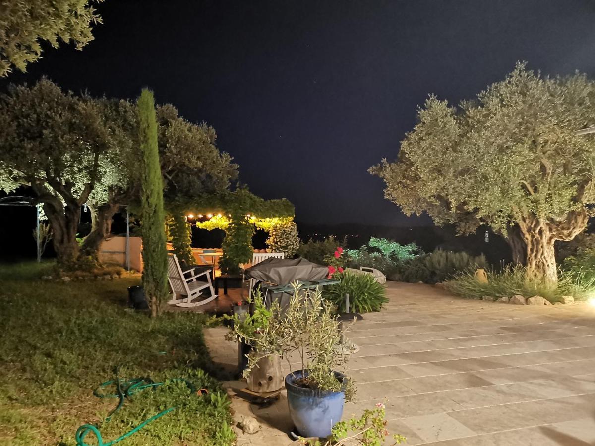 Le Nid Des Arts Bed and Breakfast Tourrettes Εξωτερικό φωτογραφία