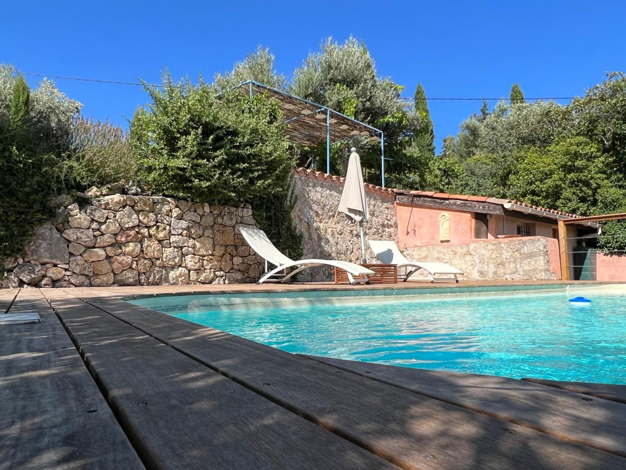 Le Nid Des Arts Bed and Breakfast Tourrettes Εξωτερικό φωτογραφία