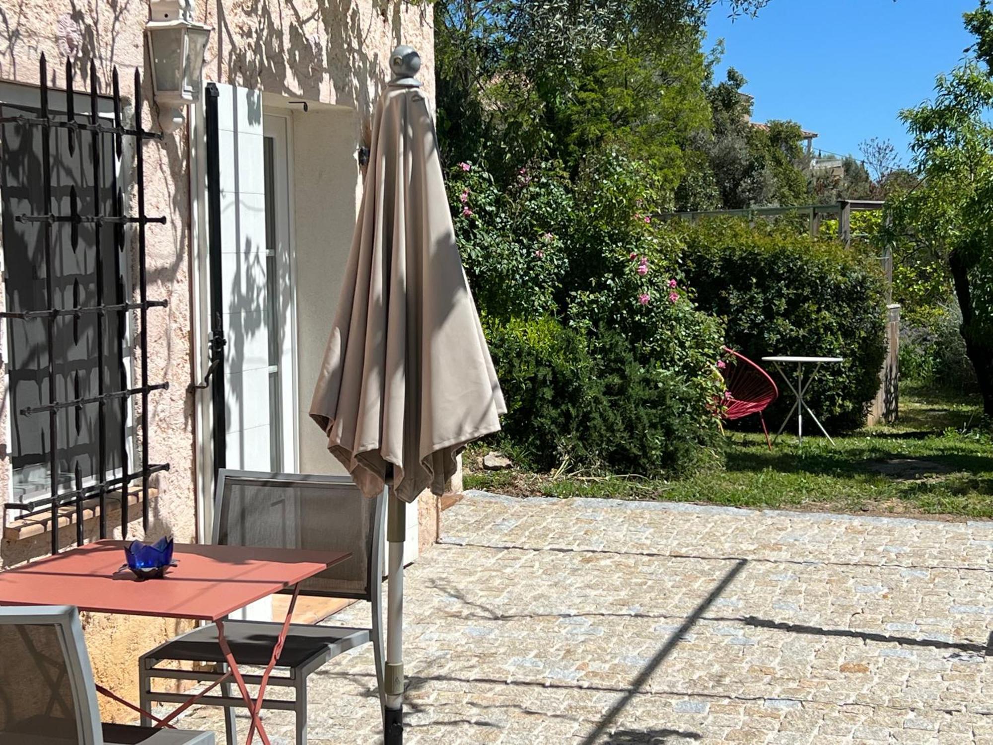 Le Nid Des Arts Bed and Breakfast Tourrettes Εξωτερικό φωτογραφία